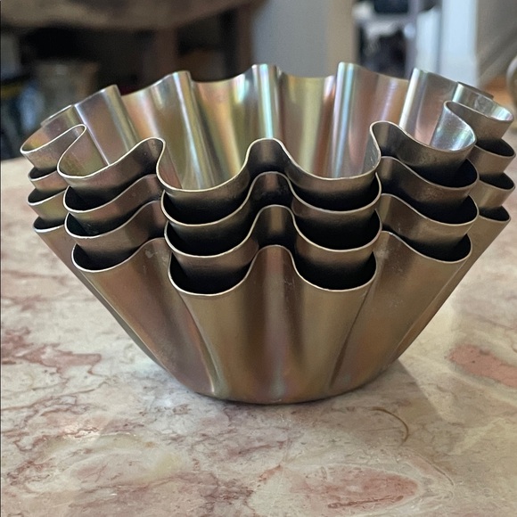 EUC~Set Of 4 Vintage Aluminum Scalloped Designed JELL-O Style Molds - Picture 2 of 10